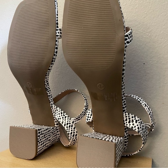 Maurice’s Domination Black & White Patterned Block Heels Size 9.5 - Picture 9 of 16